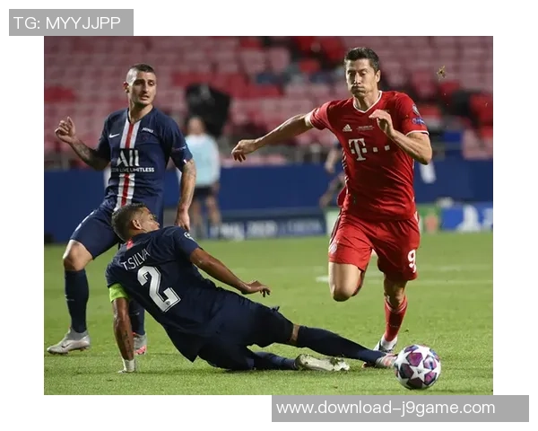 莱万足球鞋的魅力与性能解析助你在球场上大放异彩 莱万足球鞋的魅力与性能解析助你在球场上大放异彩